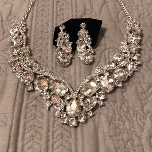 Extravagant Crystal Necklace